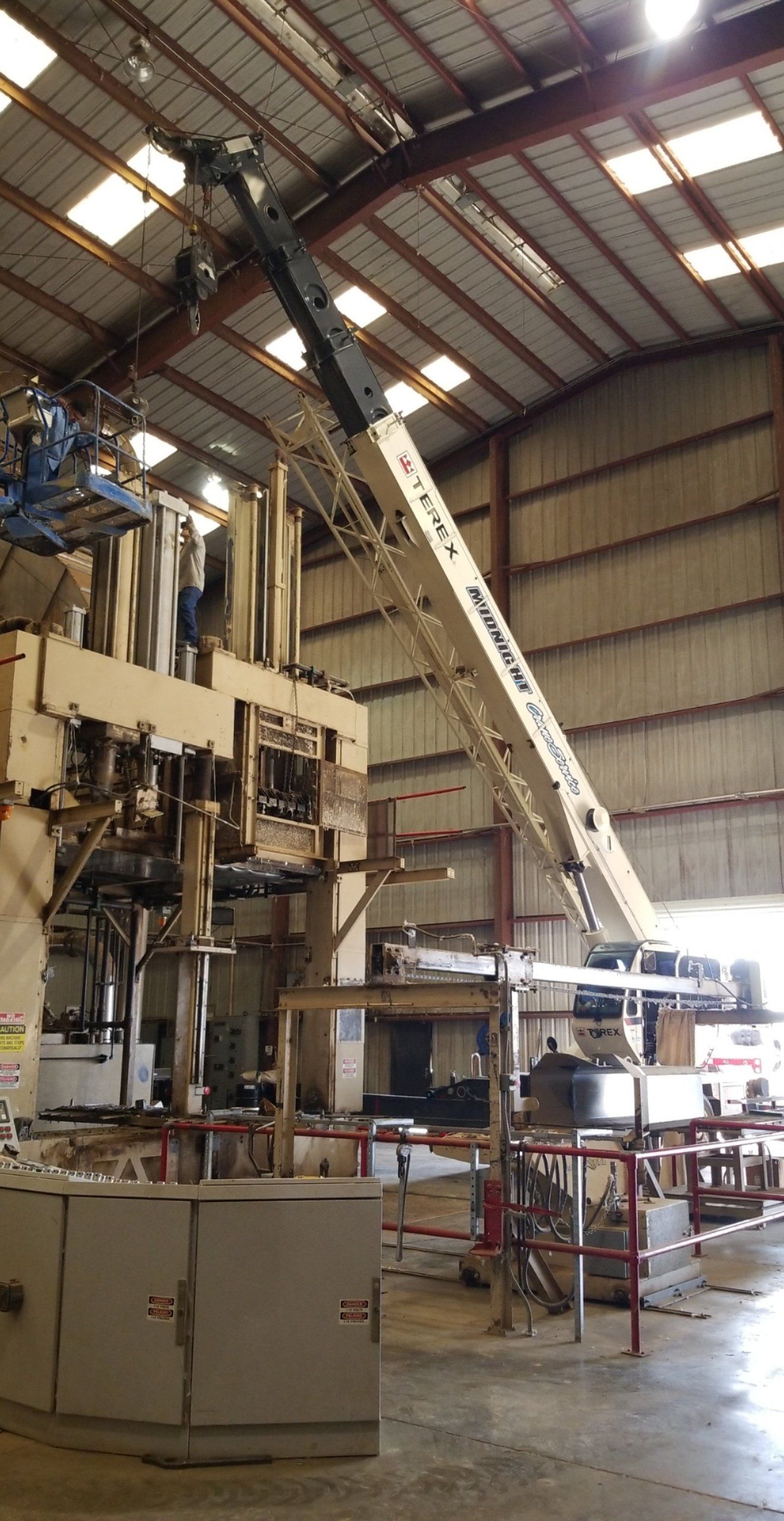 Gallery Fresno, California Midnight Crane Service Inc.