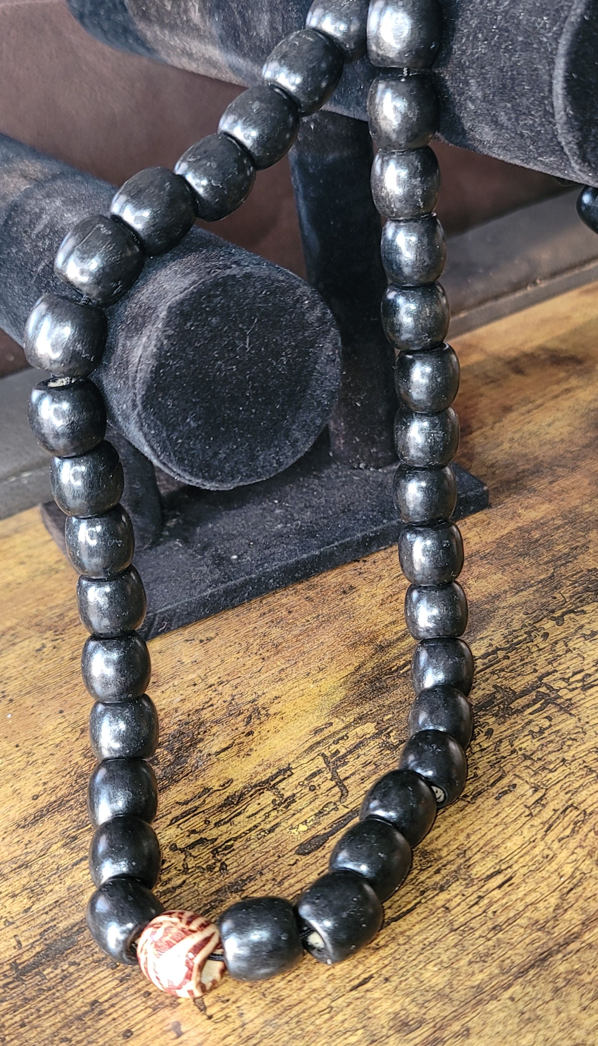 Upgrade your accessory collection with this men’s black wooden bead necklace—a classic, nature-inspired piece. Shop now!