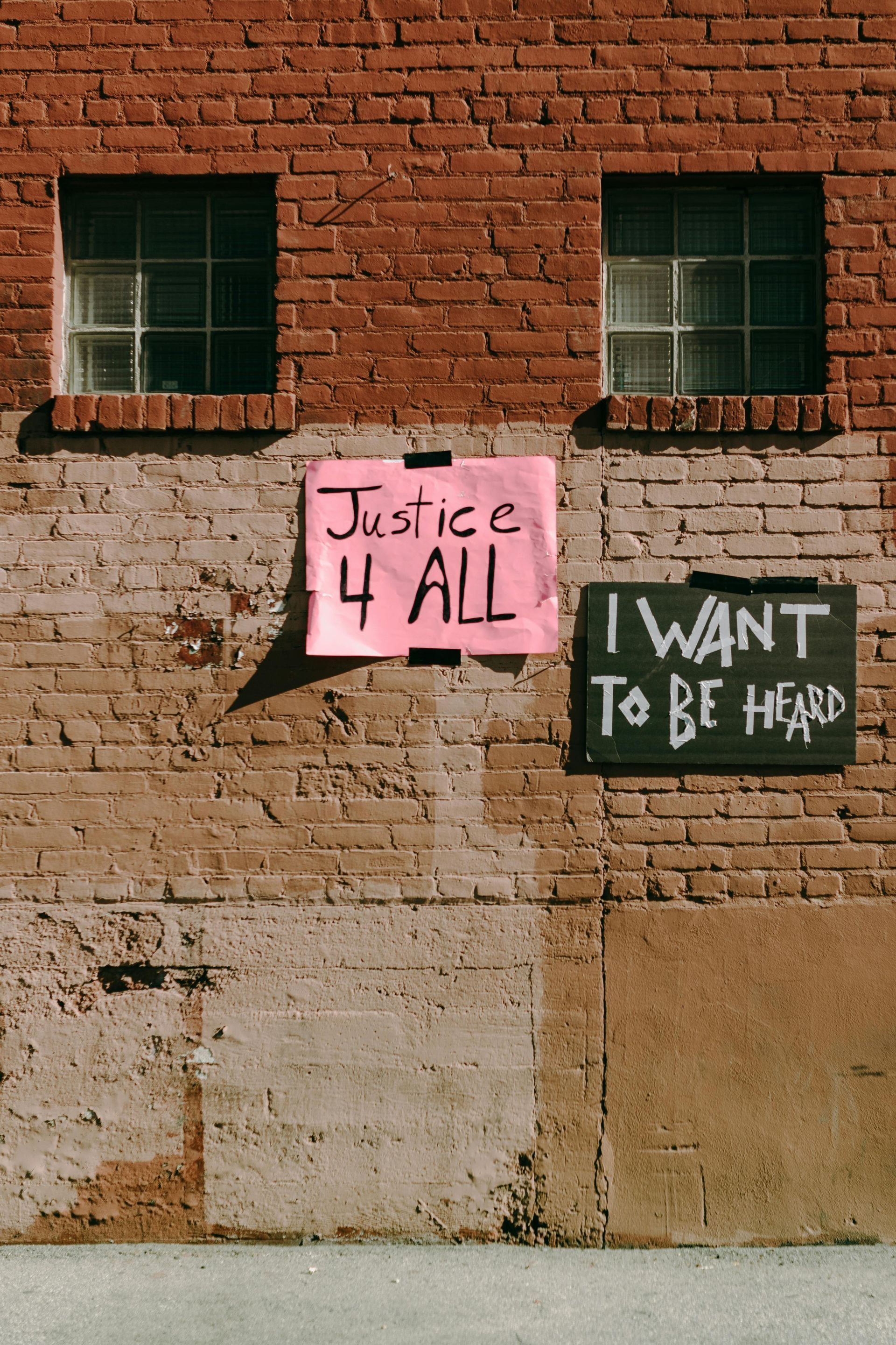 A brick wall with a sign that says justice 4 all