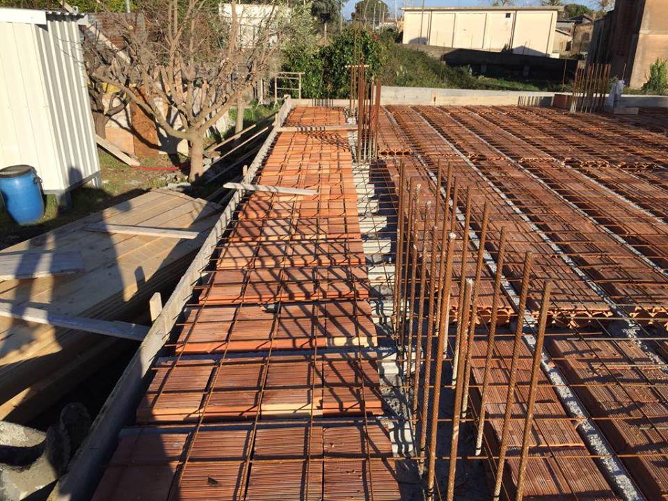 lavoro edile in quota in cantiere