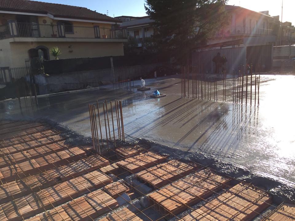 lavoro edile in quota in cantiere