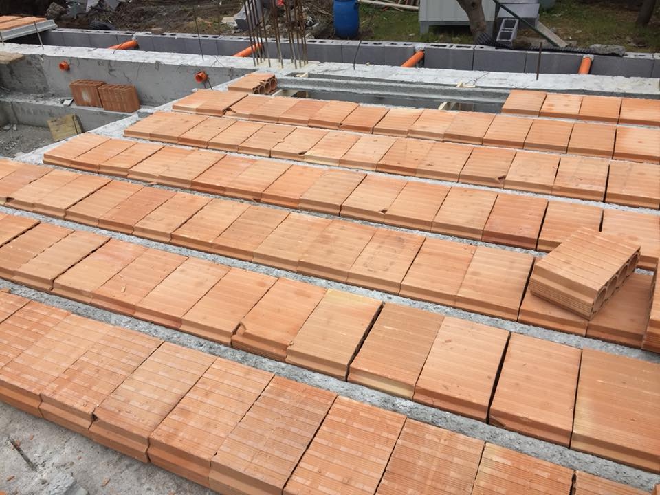 lavoro edile in quota in cantiere