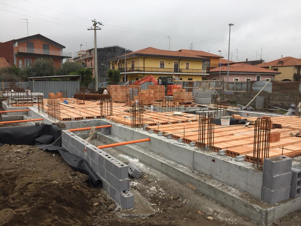 lavoro edile in quota in cantiere