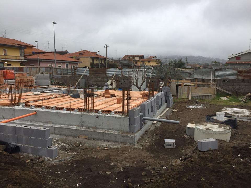 lavoro edile in quota in cantiere