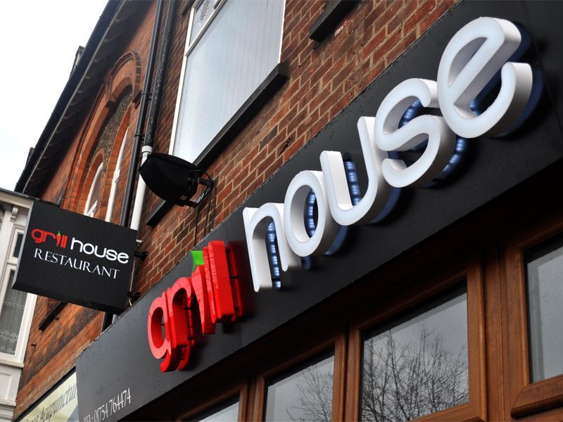 High-Visibility Outdoor Restaurant Signs Chattanooga TN