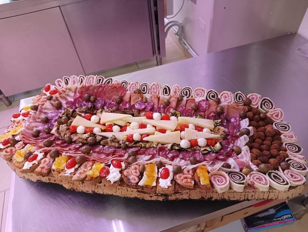 tagliere di salumi e formaggi sardi