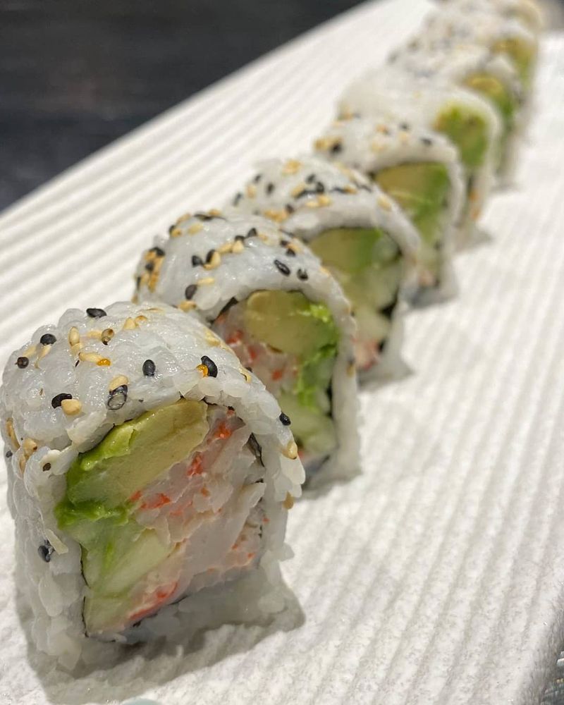 sushi avocado e gamberetti