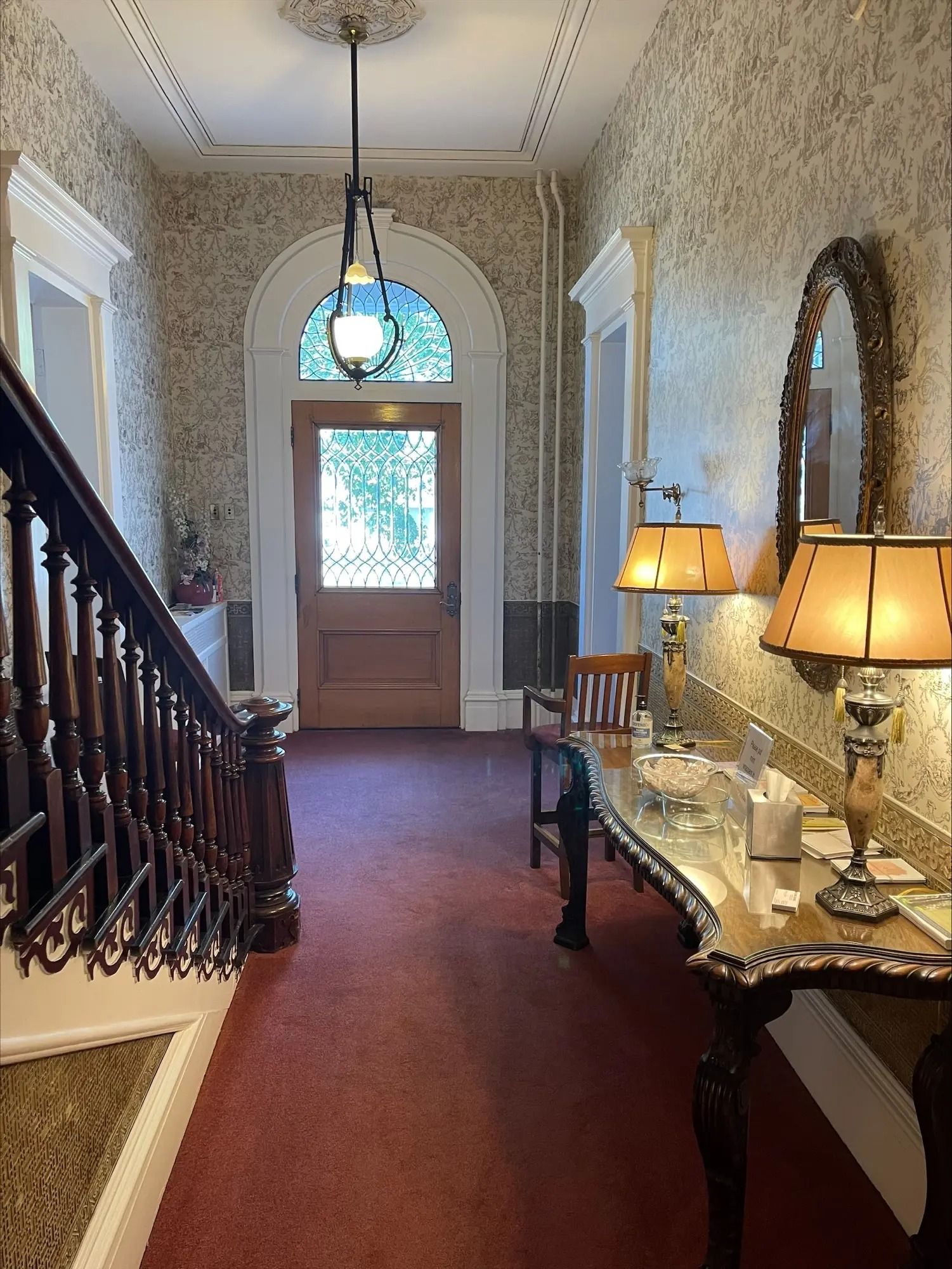 Front entry way at Goodwin-Sievers Family Funeral Home Vincennes, IN