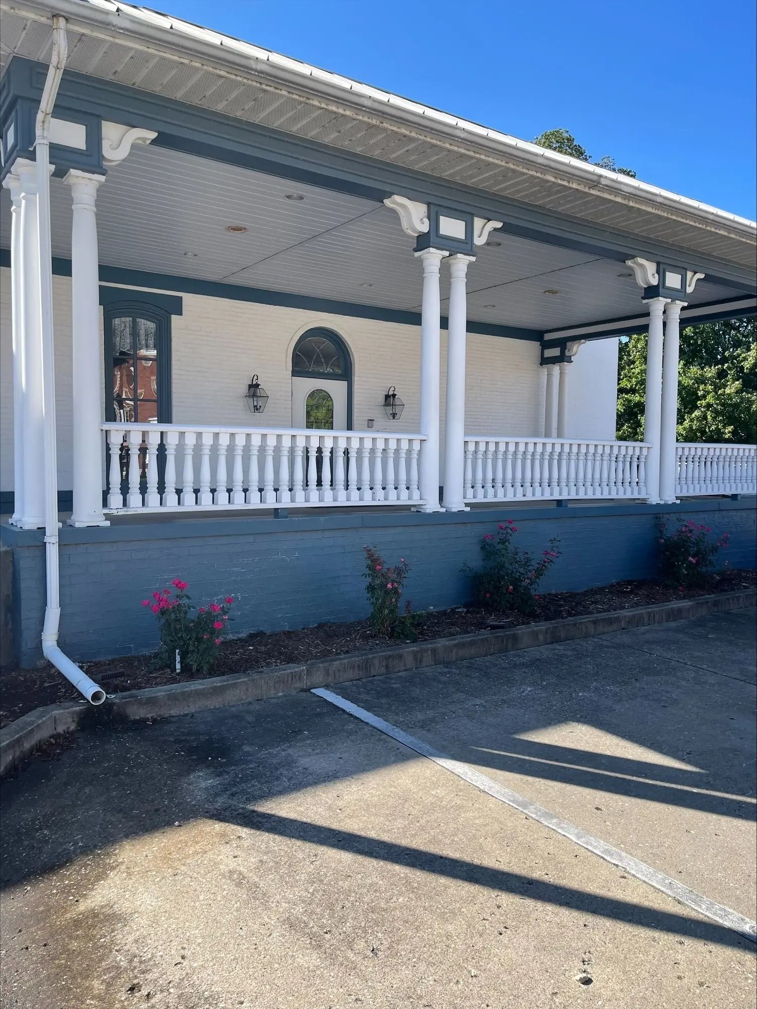 Wrap-around porch at Goodwin-Sievers Family Funeral Home Vincennes, IN