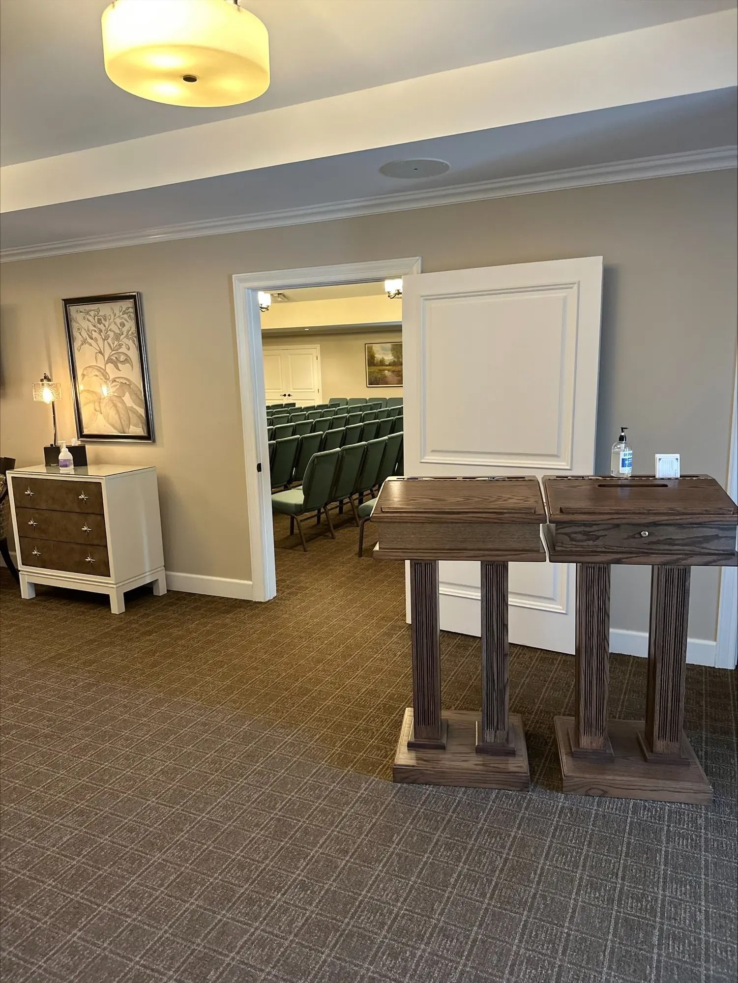 Open area of Goodwin-Sievers Family Funeral Home Washington, IN