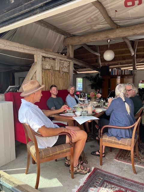 A group of people are sitting at tables in a restaurant