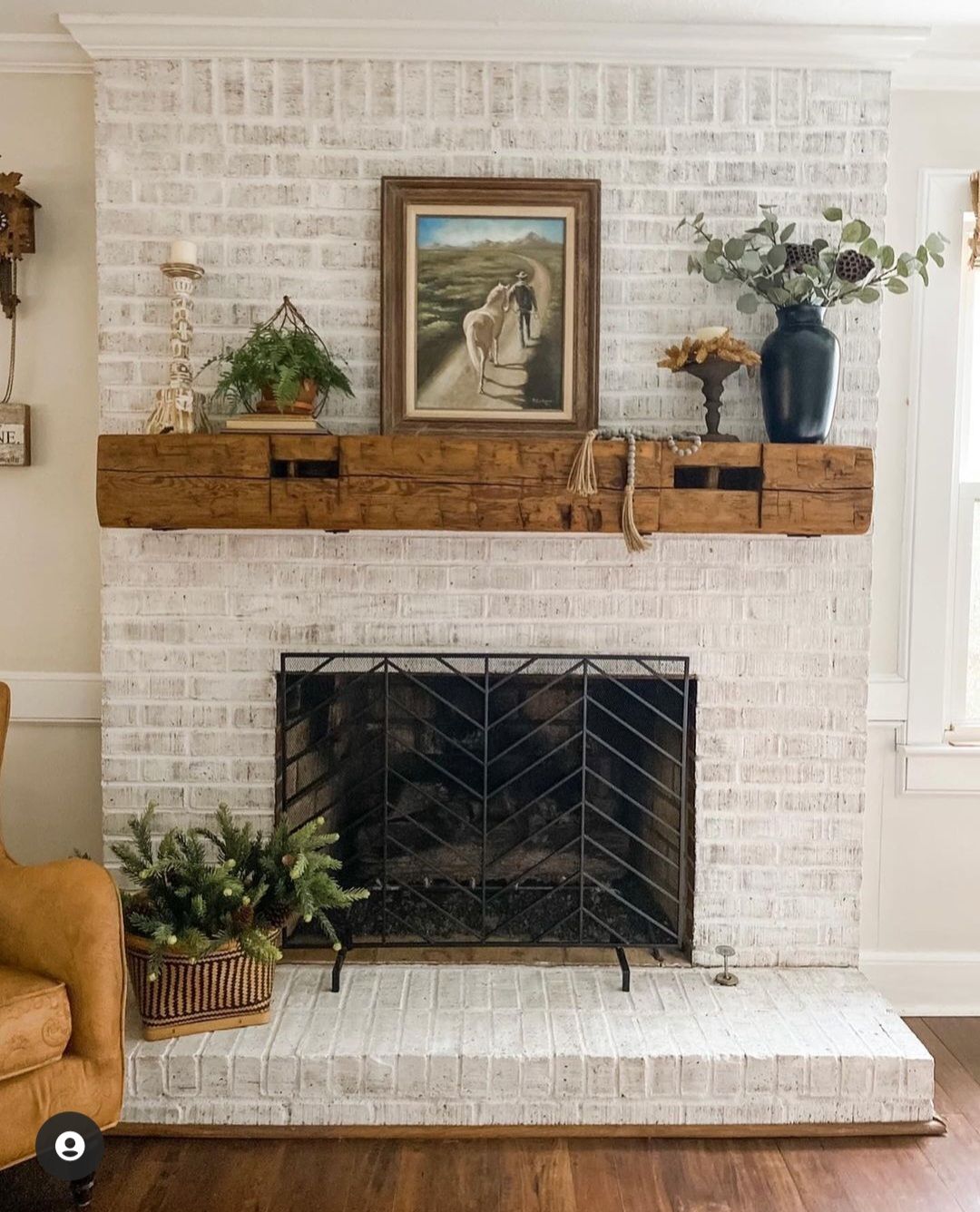 Fireplace mantel