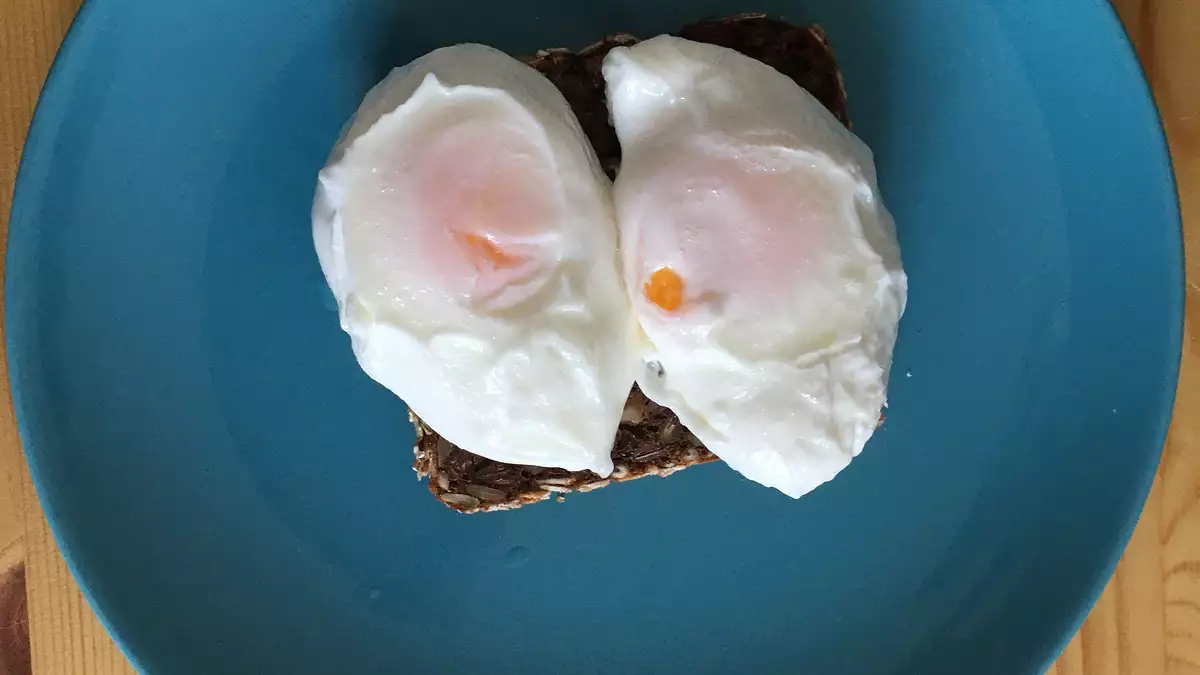 Quick & Easy Poached Eggs in a Mug