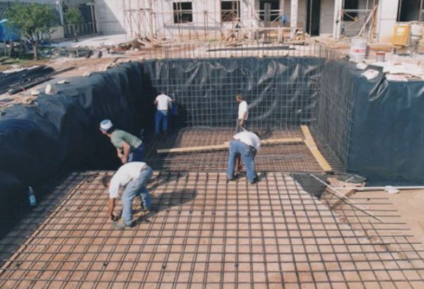 costruzione di una piscina