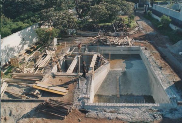 costruzione di una piscina angolare