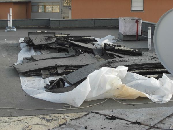 disfacimento della pavimentazione di un terrazzo
