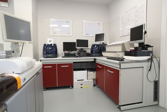 laboratorio analisi chimica clinica