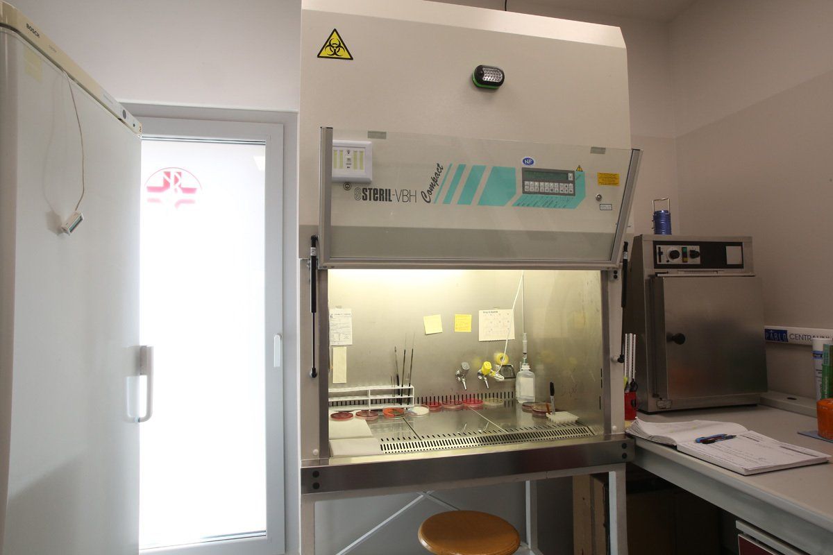 macchinari per test microbiologici