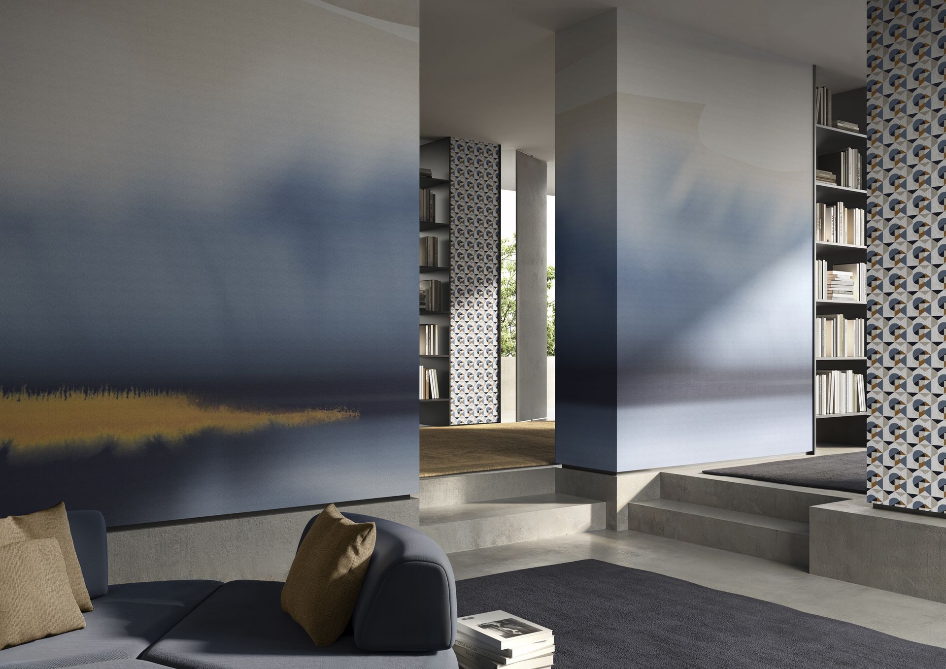 Interno con pareti decorate con colori sfumati, librerie integrate e un divano blu scuro.