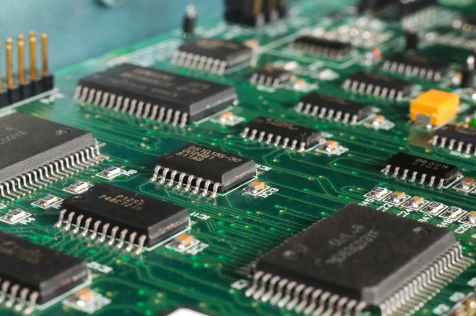 Relè installati su una scheda elettronica