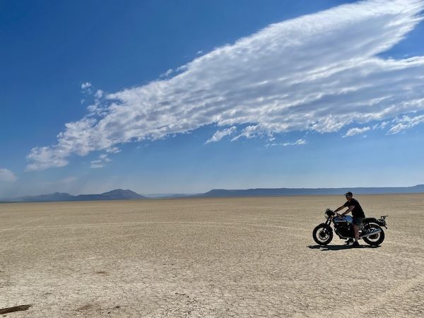 moto guzzi v7 racer in the desert