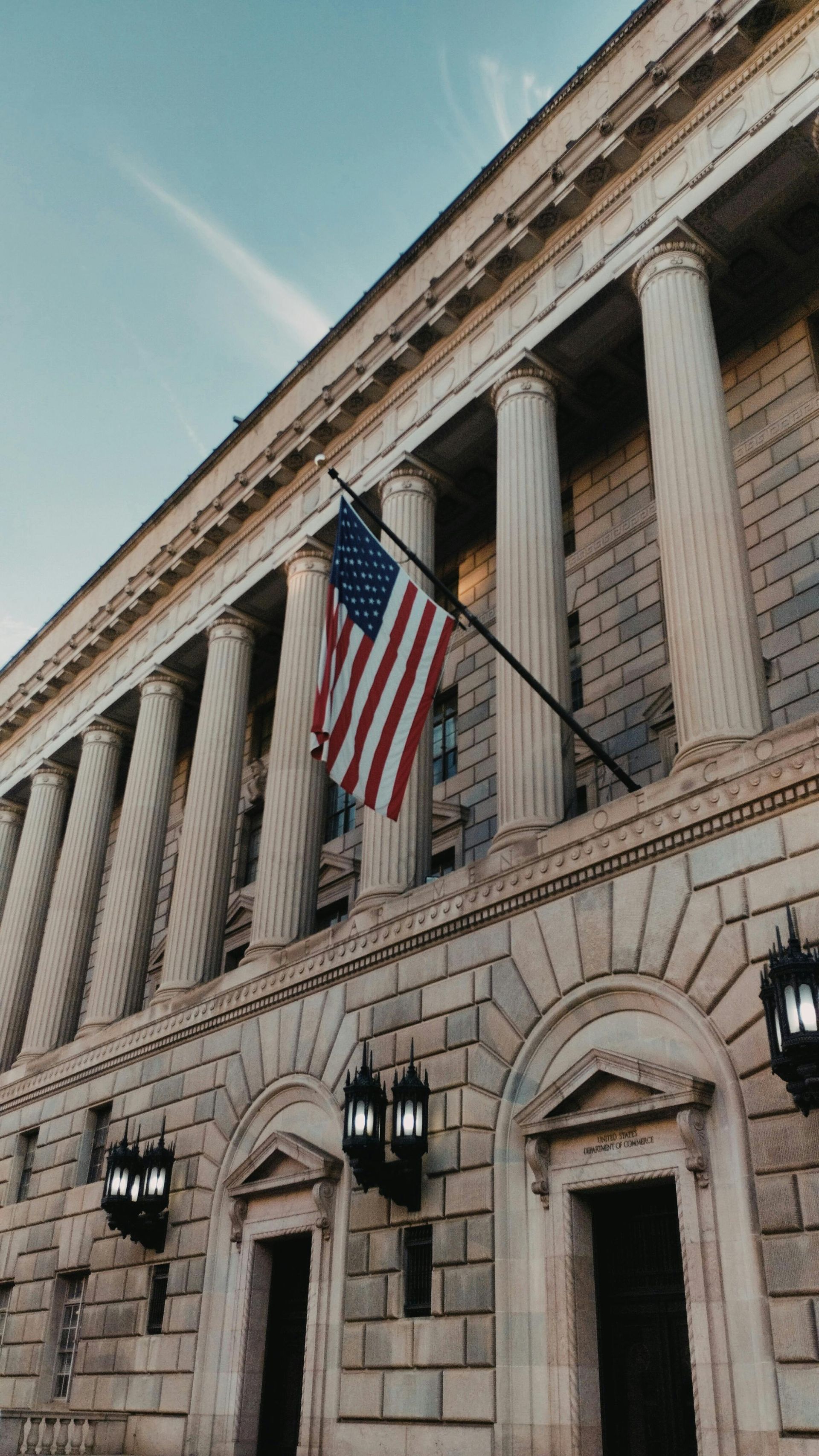 A government building representing compliance with Florida title insurance regulations and multi-state closing laws.