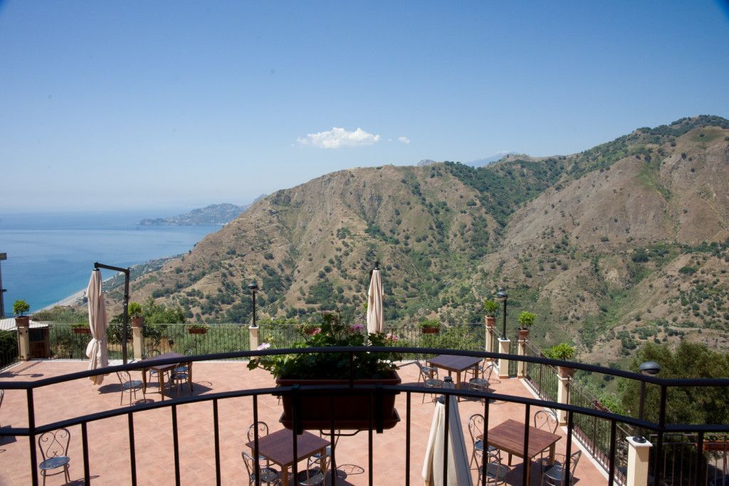 vista panoramica di uno degli alberghi economici a Taormina