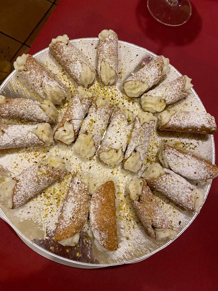 Cannoli siciliani per un evento nella  location per matrimoni a Taormina