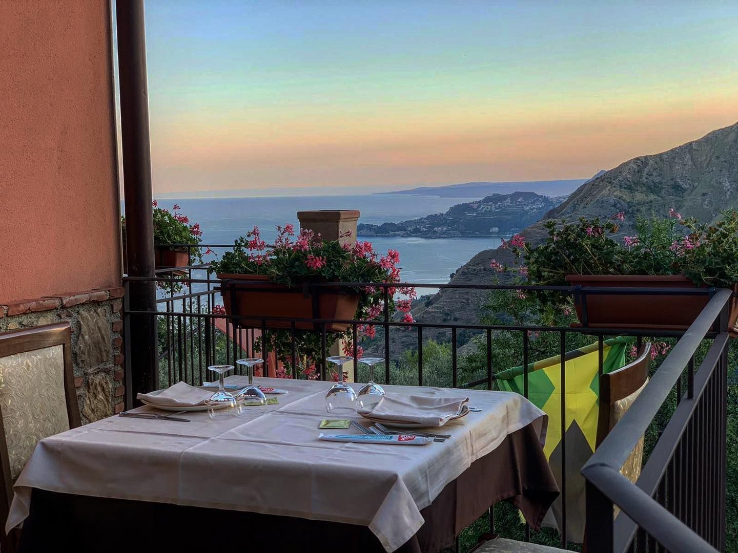 Ristorante con vista sul mare