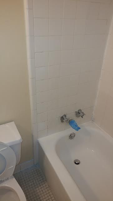 a bathroom with a toilet and a bathtub .