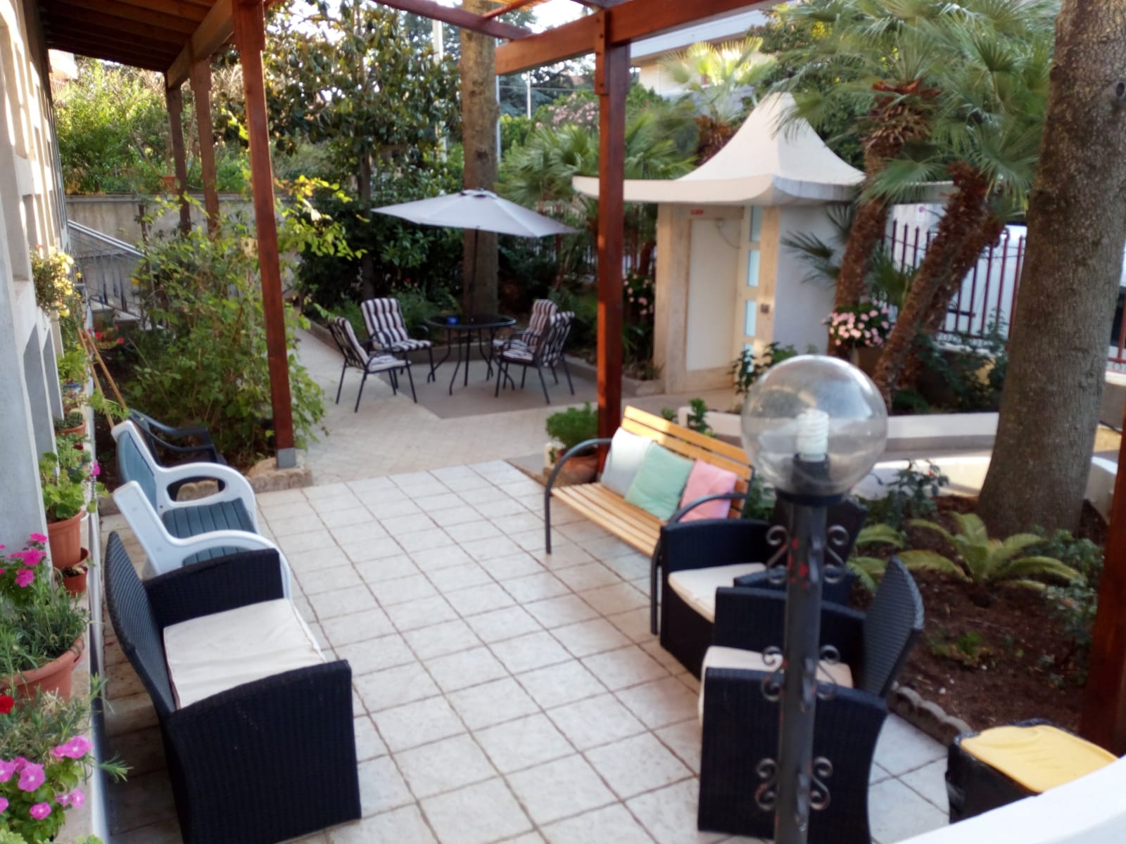 Spazio all'esterno di una casa di riposo