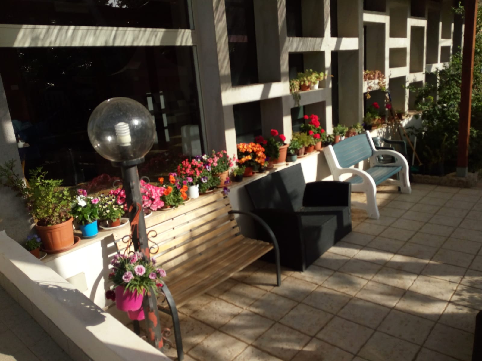 Cortile di una casa di riposo