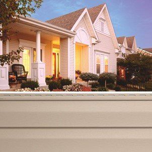 Nice white mansion with good siding — Cheyenne, WY — Frontier Siding Supply