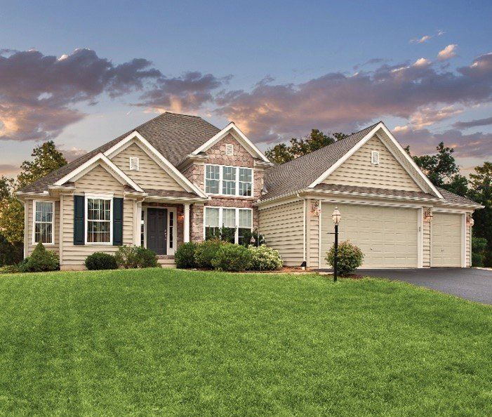 House with nice front yard and bushes — Cheyenne, WY — Frontier Siding Supply