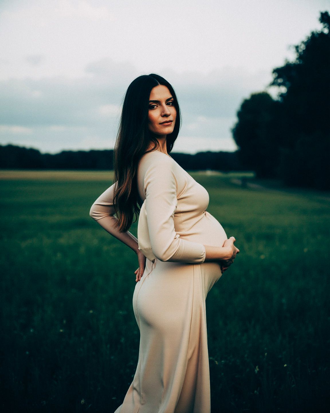  maternity photo portrait of a pregnant Asheville, North Carolina mother in western nc landscape