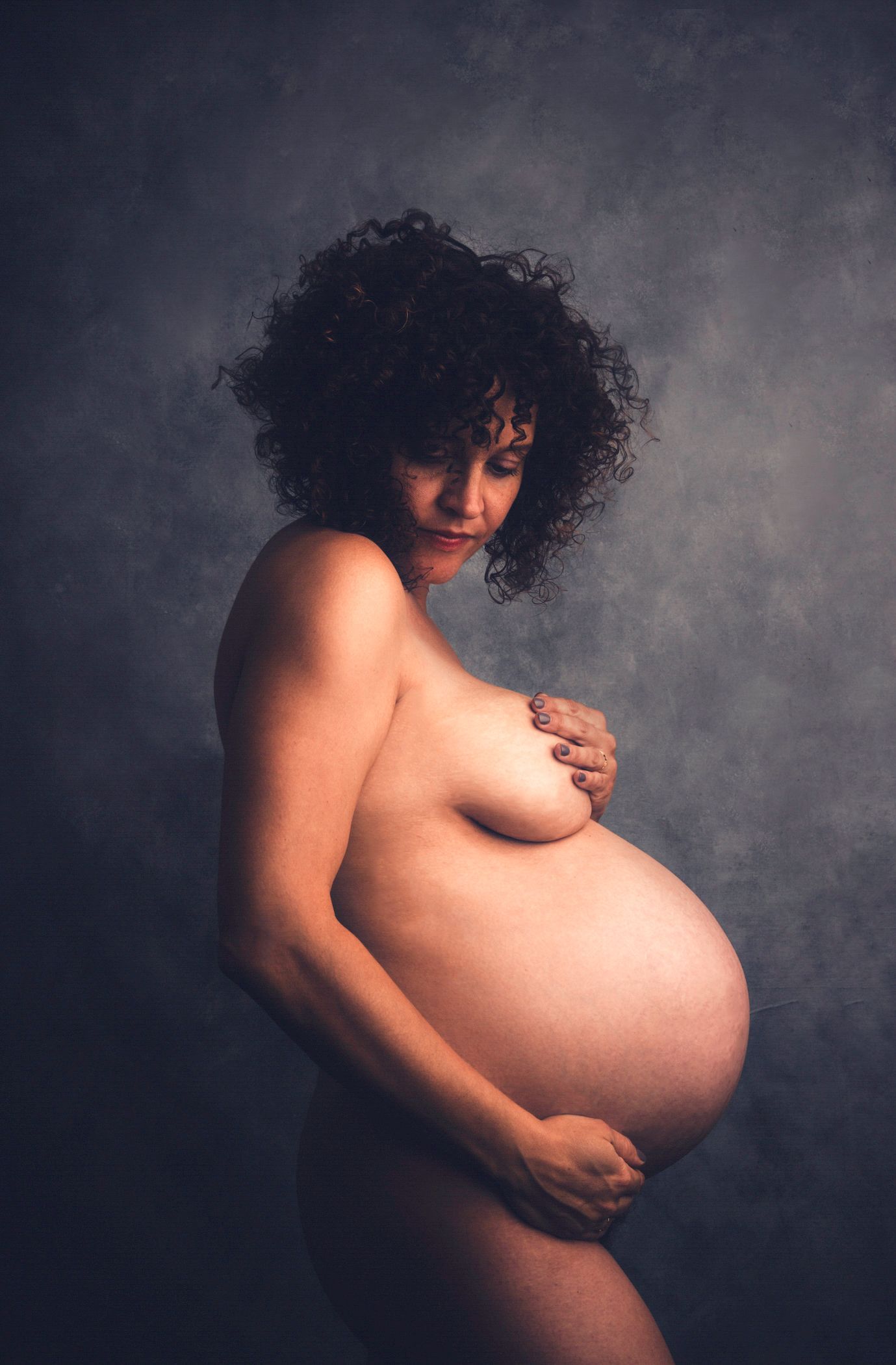 asheville pregnant mother, 30 weeks, implied maternity pose in asheville photo studio