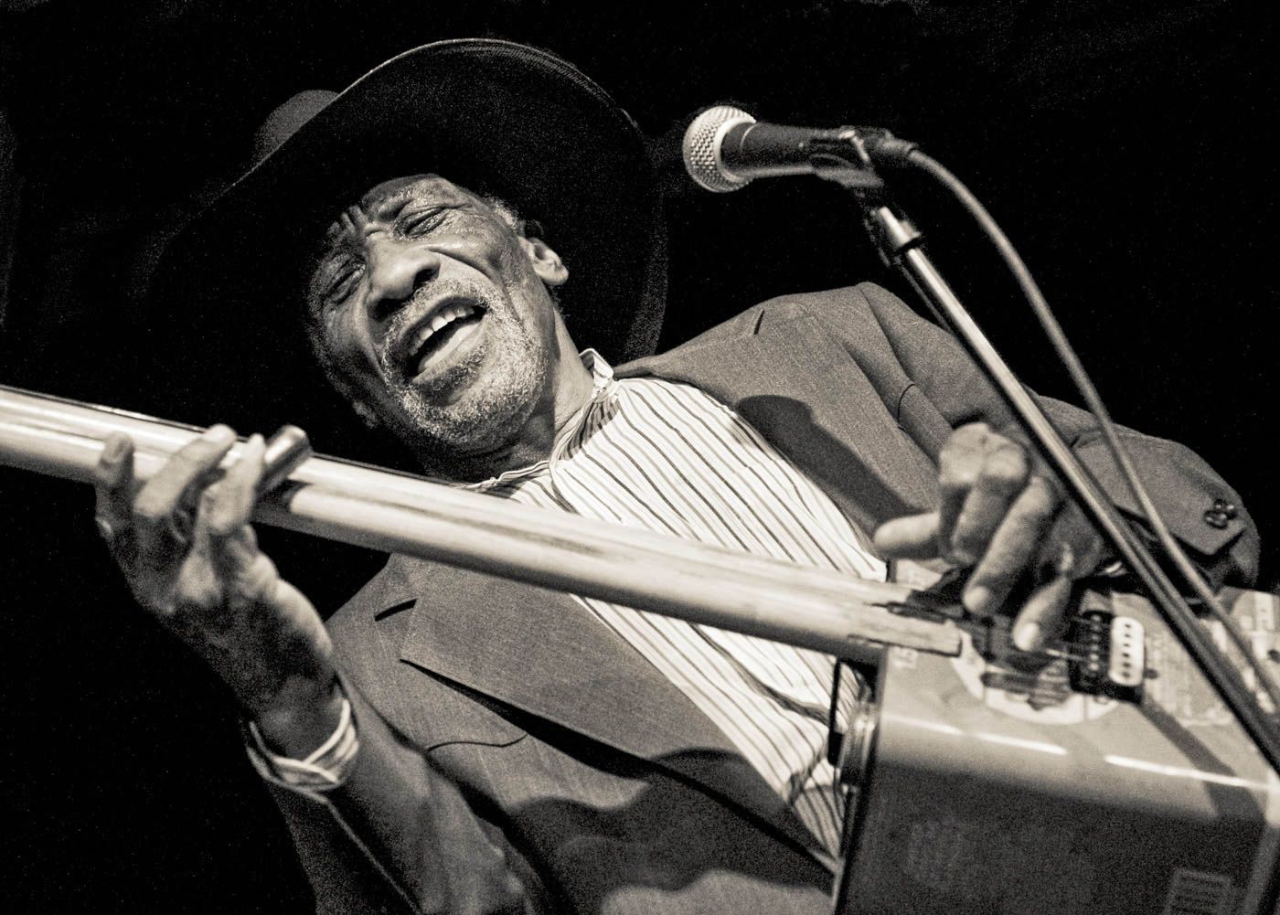 Mac Arnold photo by Asheville music photographer