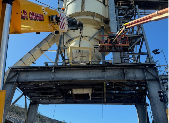 A yellow sign that says lr cranes on it