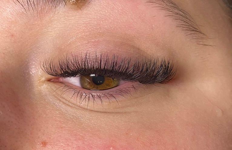 Hybrid lashes example