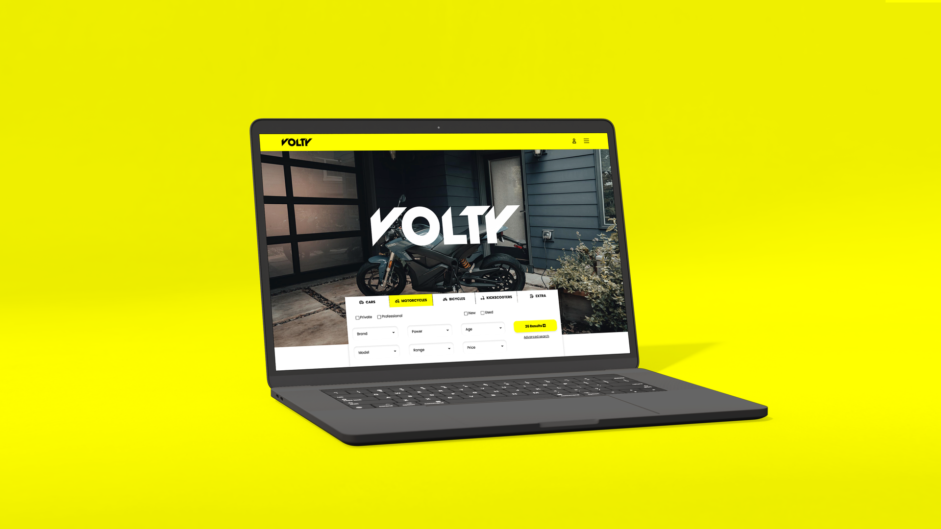 Een laptop op een gele achtergrond toont de VOLTK-website, met daarop een elektrische motorfiets.