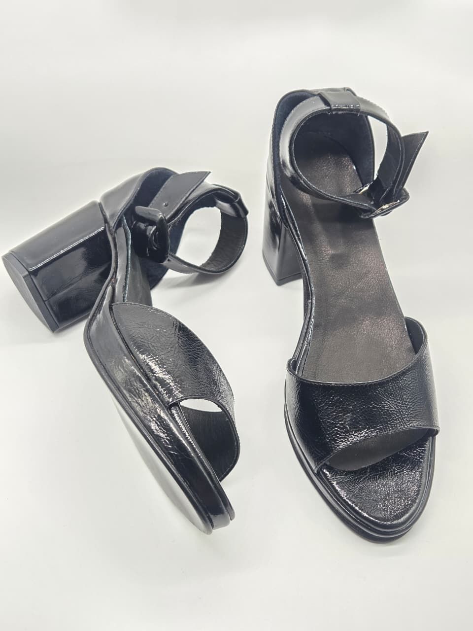 Sandalias Clau charol negras