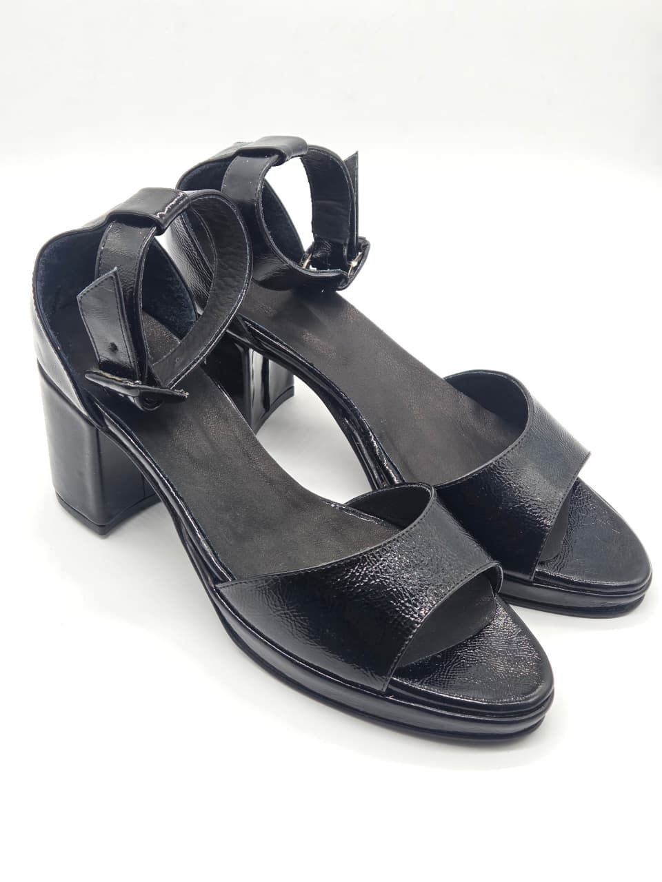 Sandalias Clau charol negras