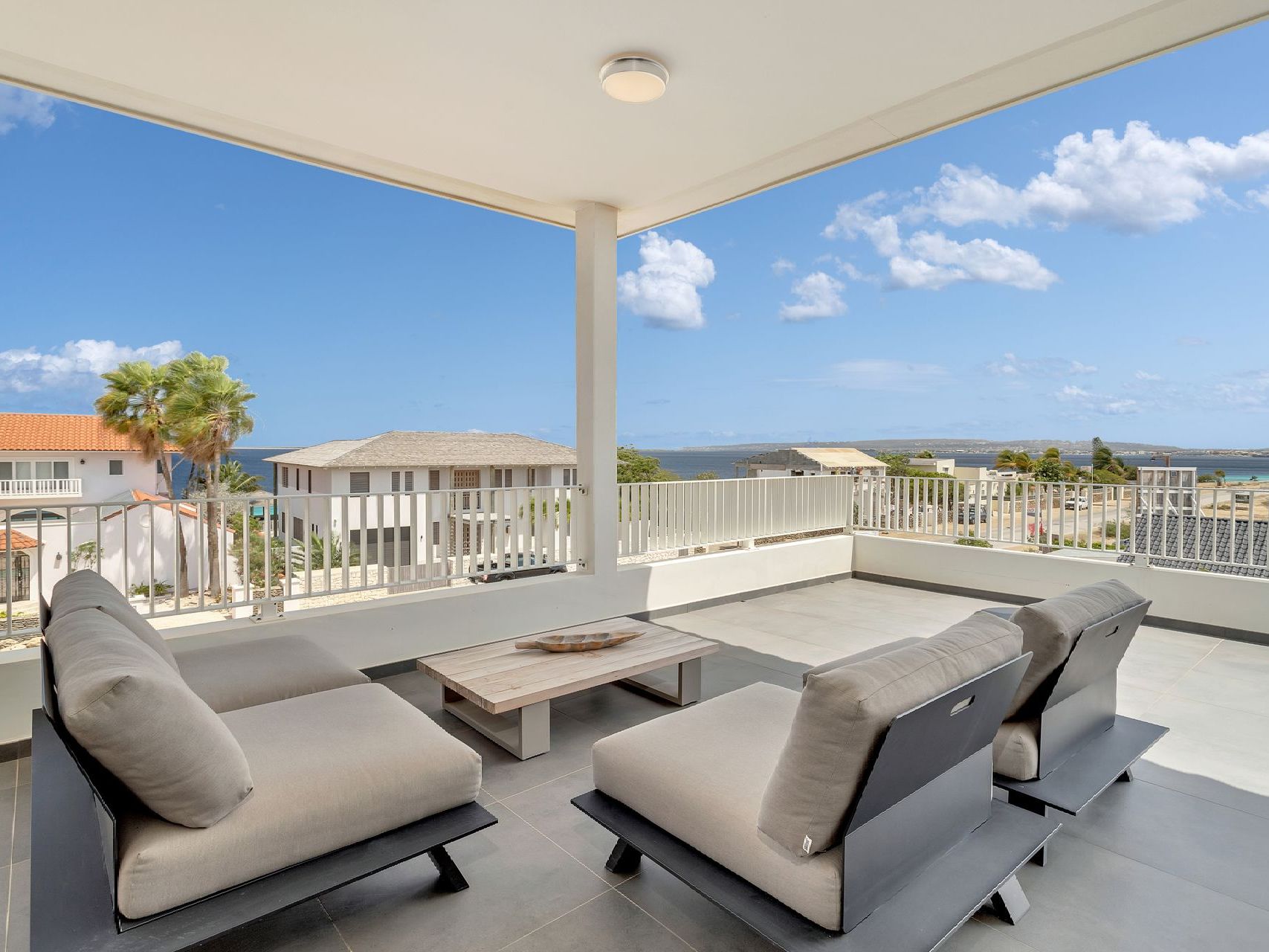 Stunning Grand Penthouse Apartments With Outdoor View image