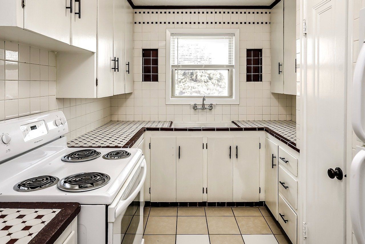 Maple Apartments Kitchen Photo