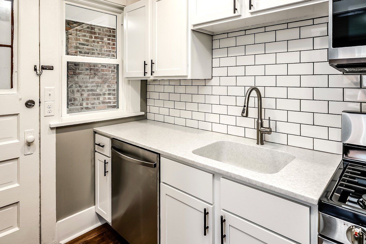 Dewey Apartment Homes Modern Kitchen Photo - 501