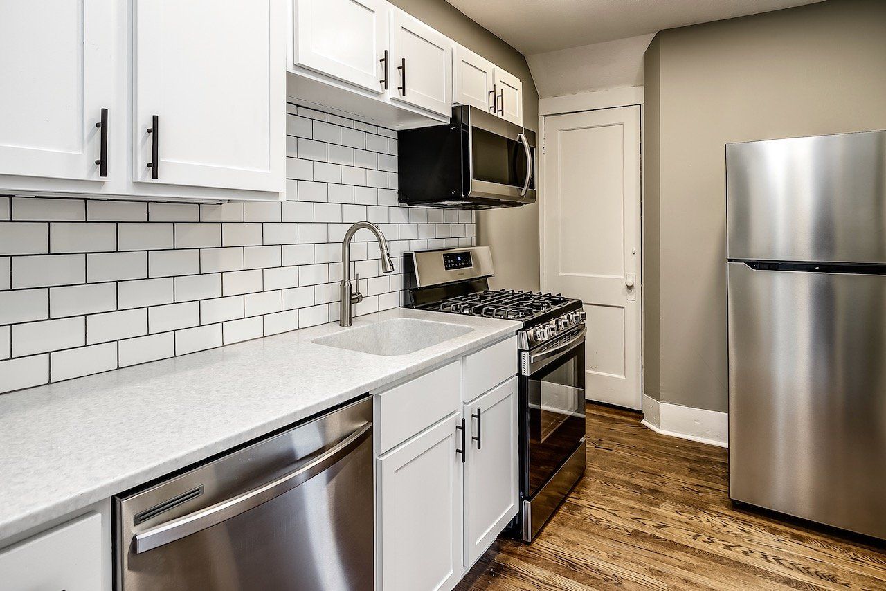 Dewey Apartment Homes Modern Kitchen Photo - 501