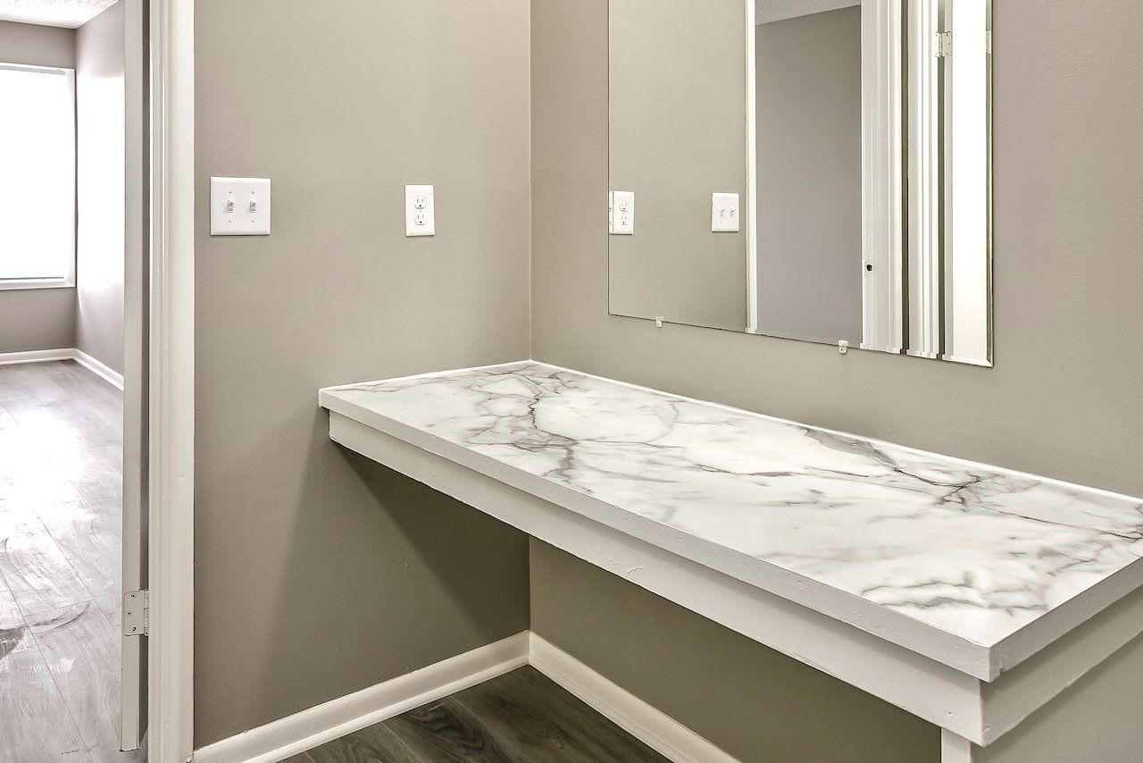 Photo of Gaslight Apartments closet