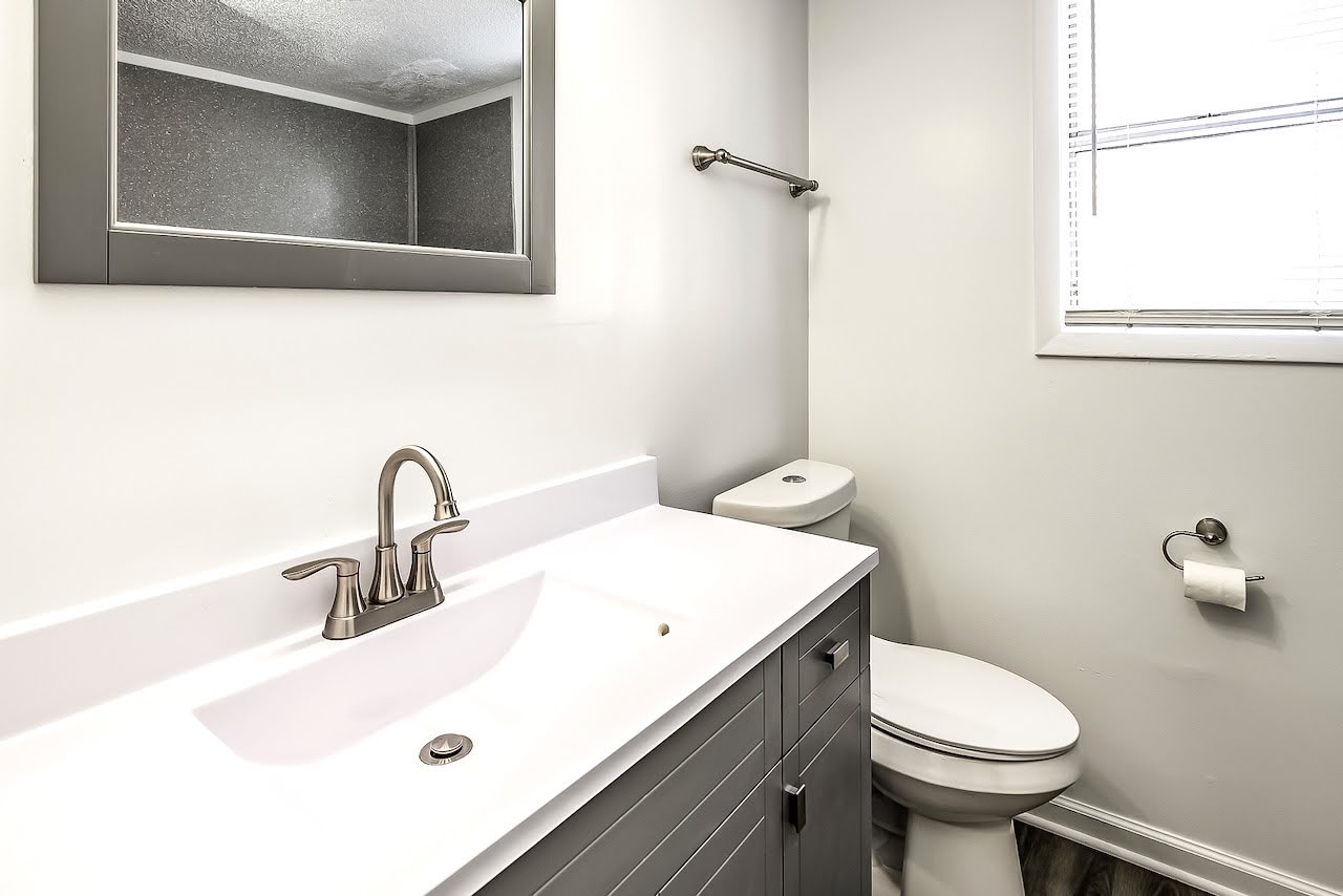 Photo of Gaslight Apartments bathroom