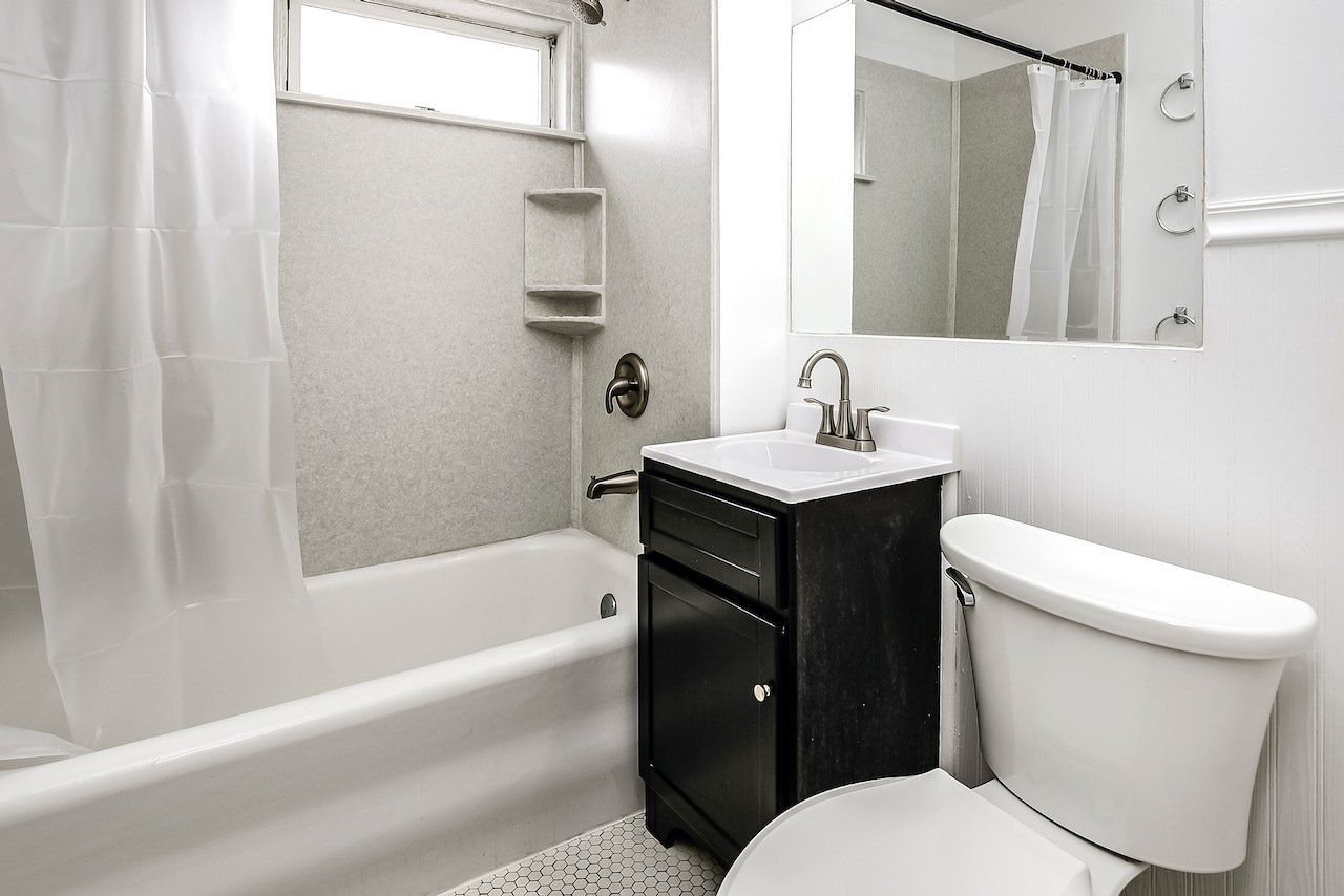Dewey Street Townhomes Interior Bathroom Photo - 507