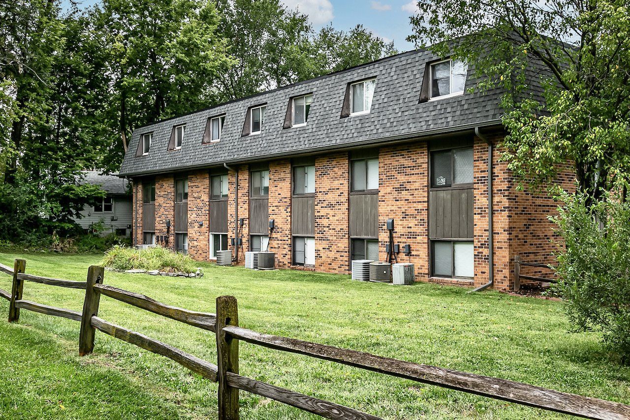 Brick Apartments Photo - Click To Go To Windsong Apartments